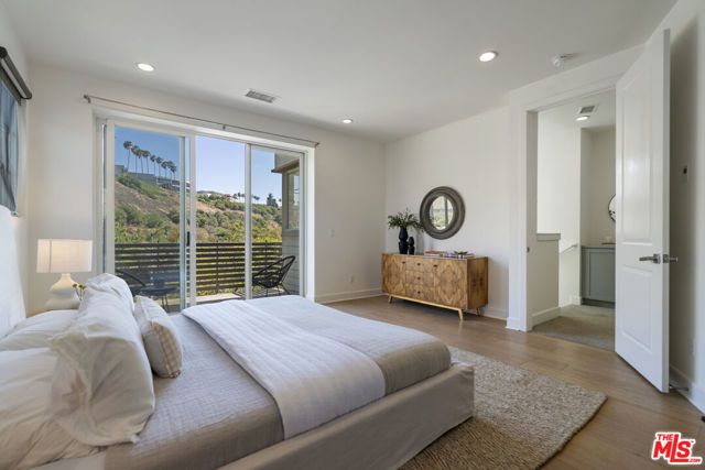 12868 S Seaglass Circle W, Los Angeles, CA 90094