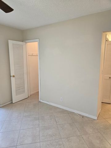 99 Salisbury E, West Palm Beach, FL 33417