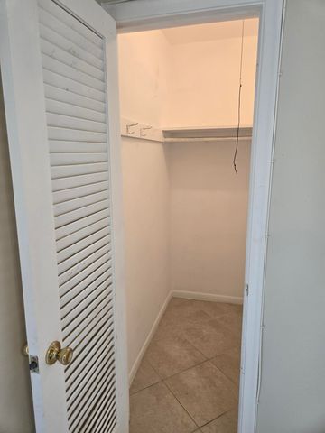 99 Salisbury E, West Palm Beach, FL 33417