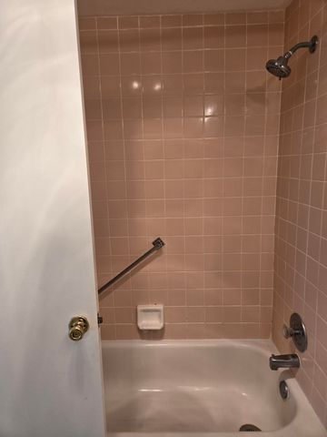 99 Salisbury E, West Palm Beach, FL 33417
