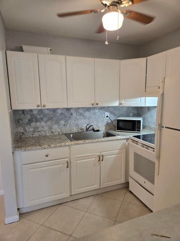 99 Salisbury E, West Palm Beach, FL 33417