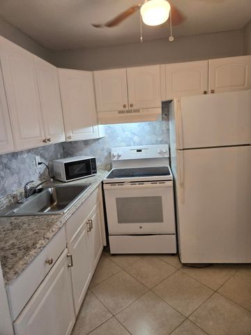 99 Salisbury E, West Palm Beach, FL 33417