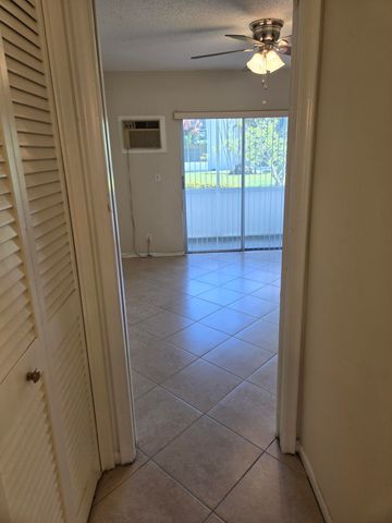 99 Salisbury E, West Palm Beach, FL 33417