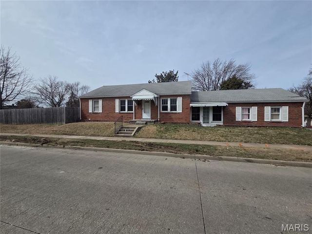 1825 Ashby Road, St Louis, MO 63114