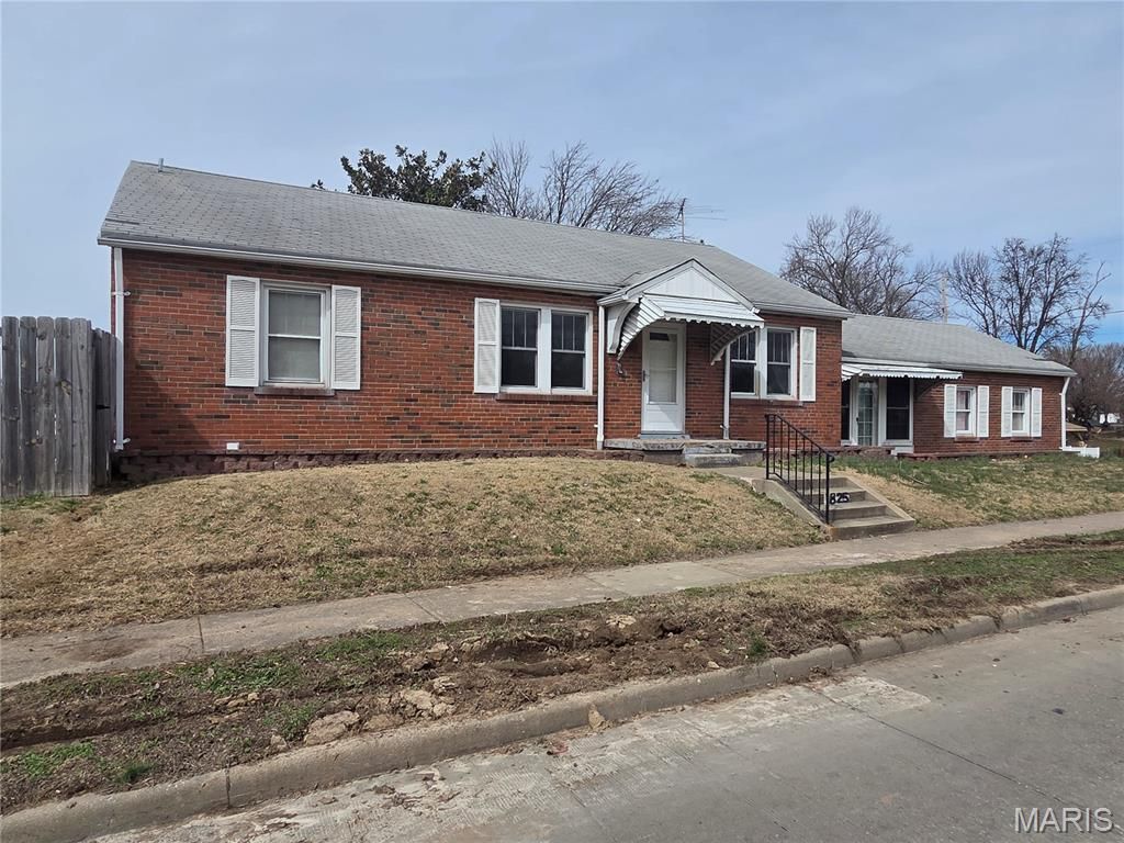 1825 Ashby Road, St Louis, MO 63114