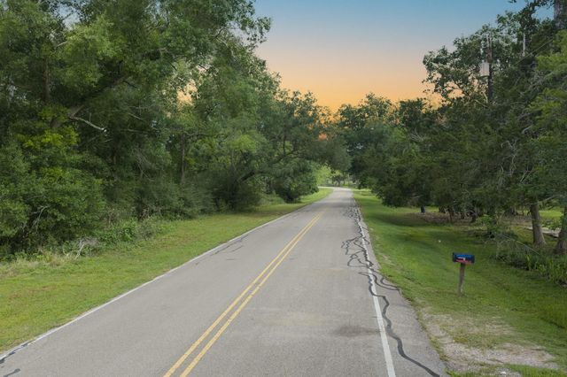 214 County Road 875, West Columbia, TX 77486