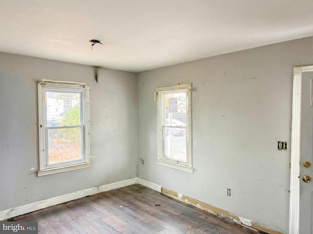 704 WESLEY AVE, National Park, NJ 08063