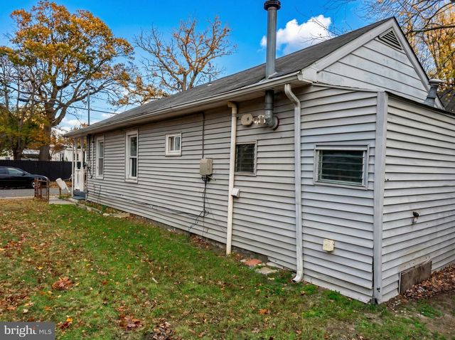 704 WESLEY AVE, National Park, NJ 08063