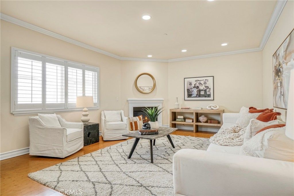 11923 Darlington Avenue 302, Los Angeles, CA 90049