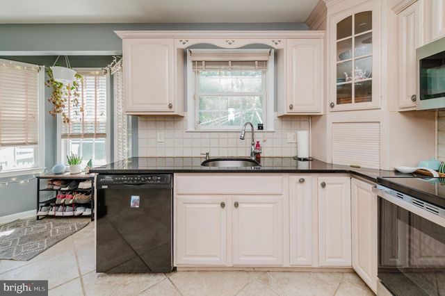 294 LAKEVIEW DR, Hammonton, NJ 08037