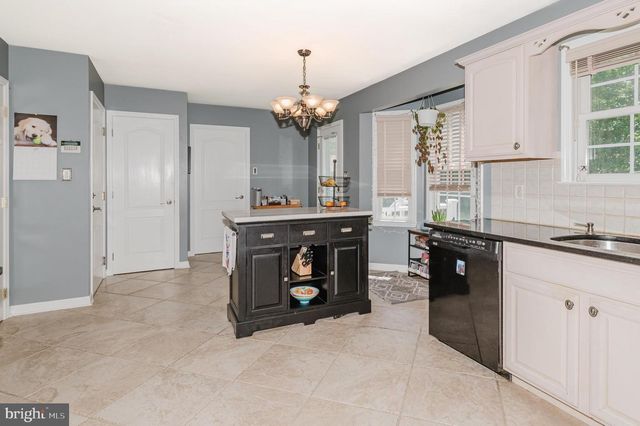 294 LAKEVIEW DR, Hammonton, NJ 08037