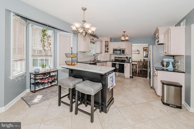 294 LAKEVIEW DR, Hammonton, NJ 08037