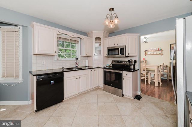 294 LAKEVIEW DR, Hammonton, NJ 08037