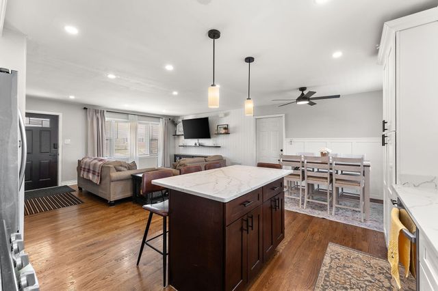 525 W 56th Place, Merrillville, IN 46410