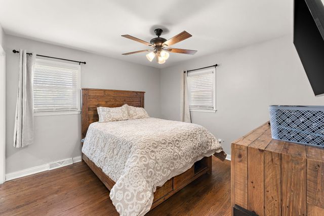 525 W 56th Place, Merrillville, IN 46410