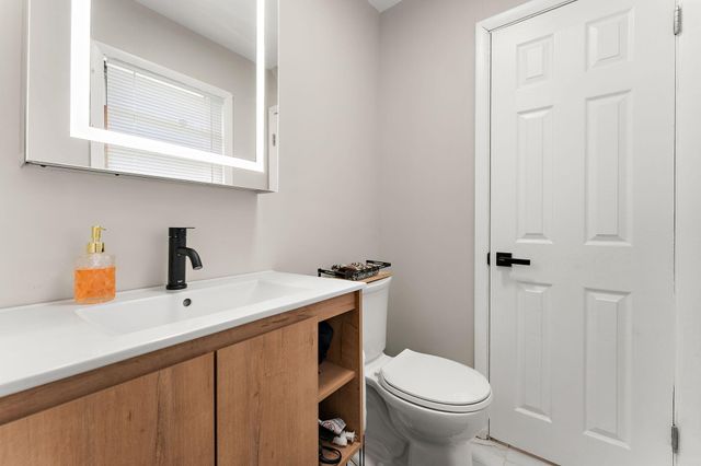 525 W 56th Place, Merrillville, IN 46410