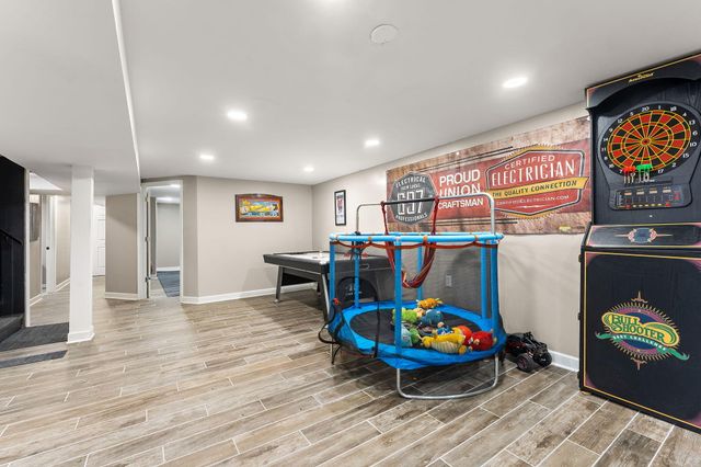 525 W 56th Place, Merrillville, IN 46410