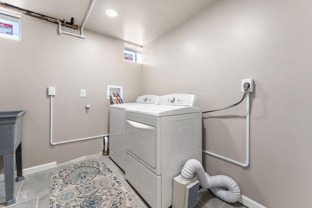 525 W 56th Place, Merrillville, IN 46410