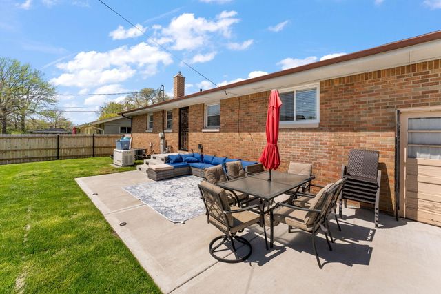 525 W 56th Place, Merrillville, IN 46410