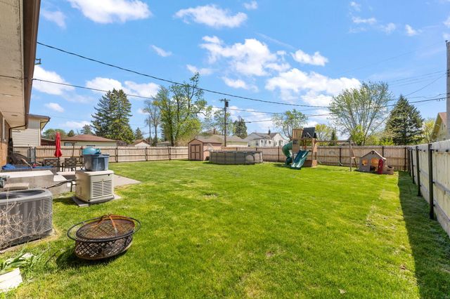 525 W 56th Place, Merrillville, IN 46410