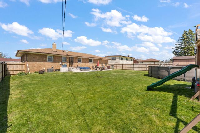 525 W 56th Place, Merrillville, IN 46410