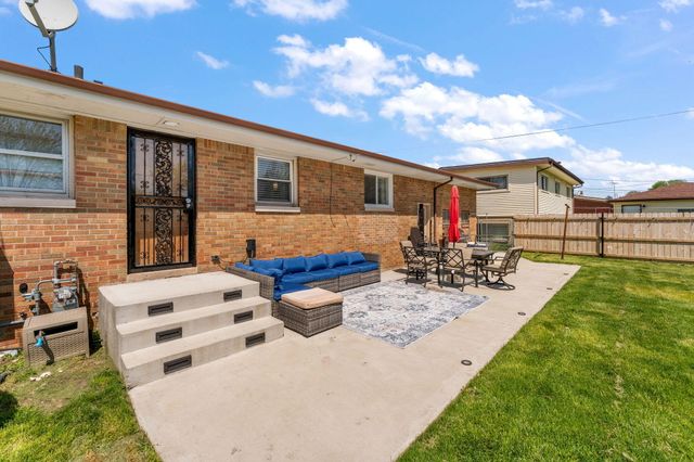 525 W 56th Place, Merrillville, IN 46410