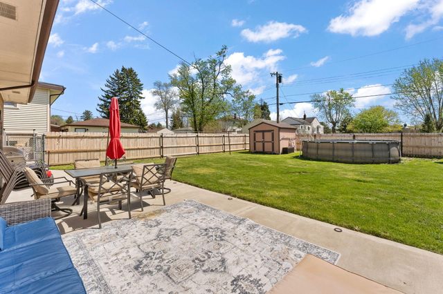 525 W 56th Place, Merrillville, IN 46410