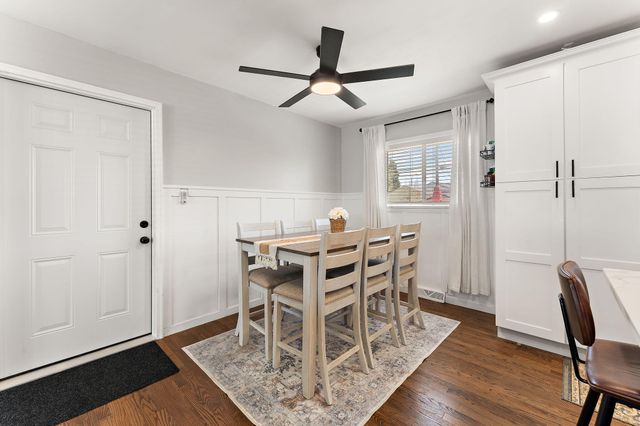 525 W 56th Place, Merrillville, IN 46410