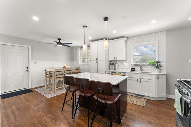 525 W 56th Place, Merrillville, IN 46410