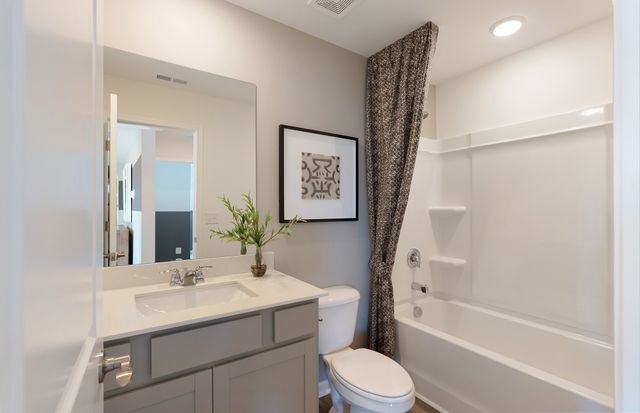 3282 Barrel Oak Pass, Columbia, TN 38401