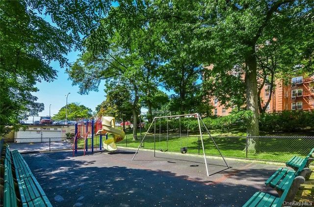 4 Sadore Lane 2W, Yonkers, NY 10710