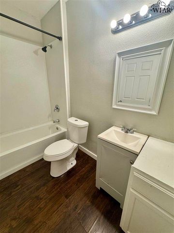 2142 AVENUE E, Wichita Falls, TX 76309