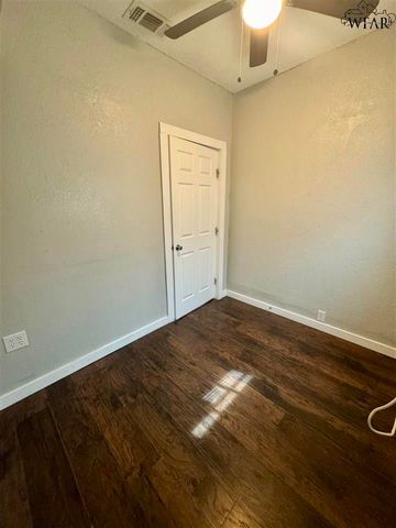 2142 AVENUE E, Wichita Falls, TX 76309