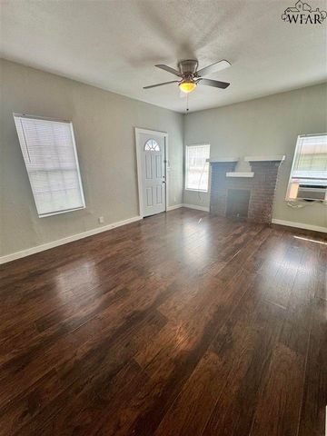 2142 AVENUE E, Wichita Falls, TX 76309