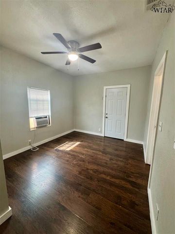 2142 AVENUE E, Wichita Falls, TX 76309