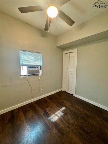 2142 AVENUE E, Wichita Falls, TX 76309