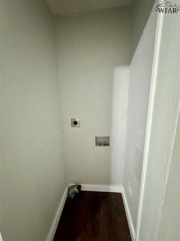 2142 AVENUE E, Wichita Falls, TX 76309