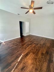 2142 AVENUE E, Wichita Falls, TX 76309