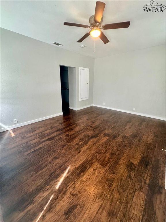 2142 AVENUE E, Wichita Falls, TX 76309