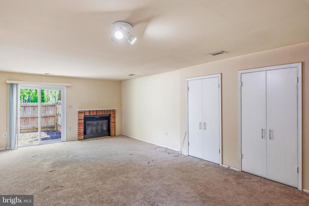Image 11 of property listing at 14947 CHERRYWOOD DR #4I, Laurel, MD 20707