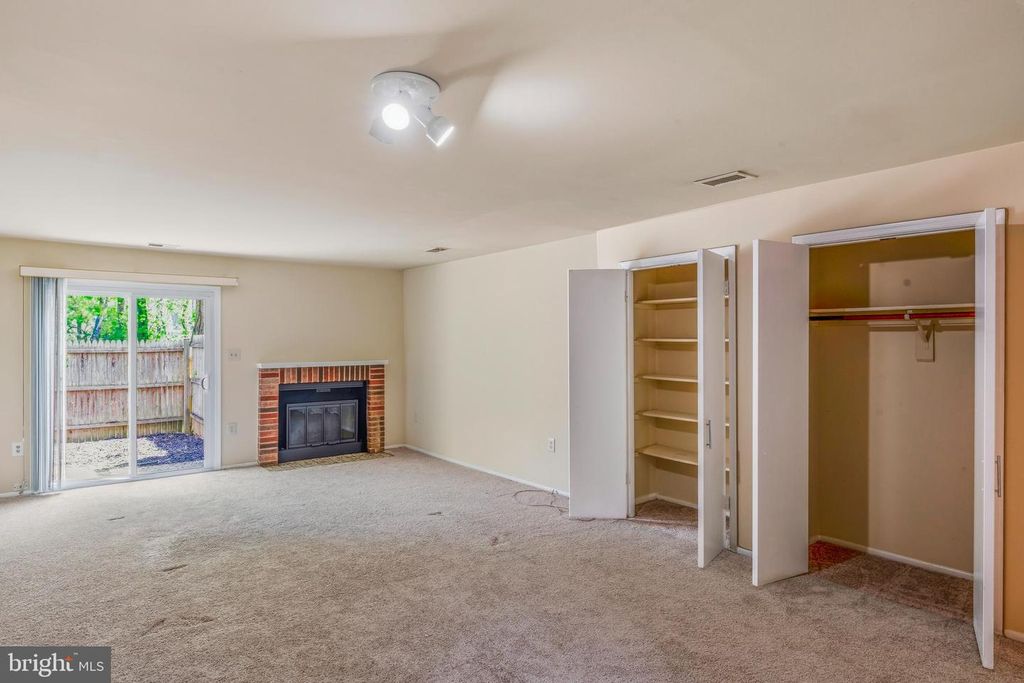 Image 12 of property listing at 14947 CHERRYWOOD DR #4I, Laurel, MD 20707