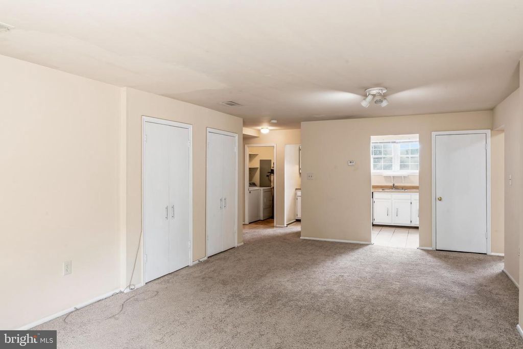 Image 13 of property listing at 14947 CHERRYWOOD DR #4I, Laurel, MD 20707