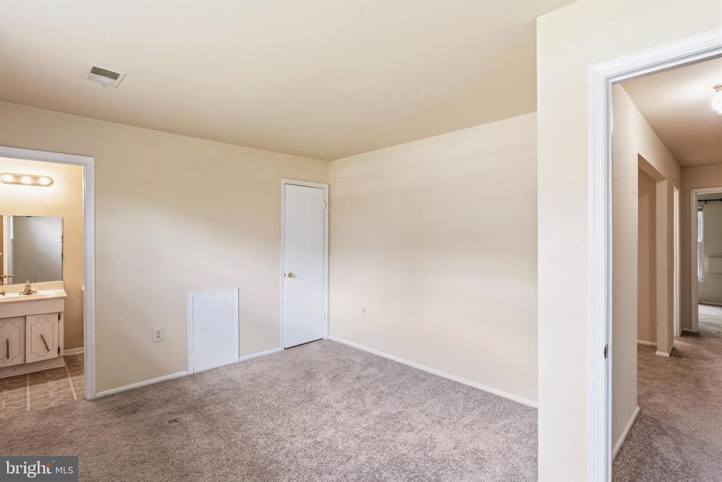 Image 15 of property listing at 14947 CHERRYWOOD DR #4I, Laurel, MD 20707