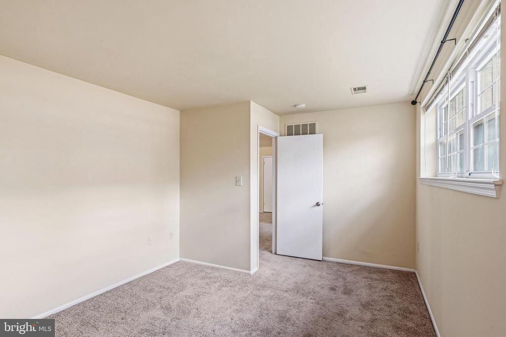 Image 16 of property listing at 14947 CHERRYWOOD DR #4I, Laurel, MD 20707