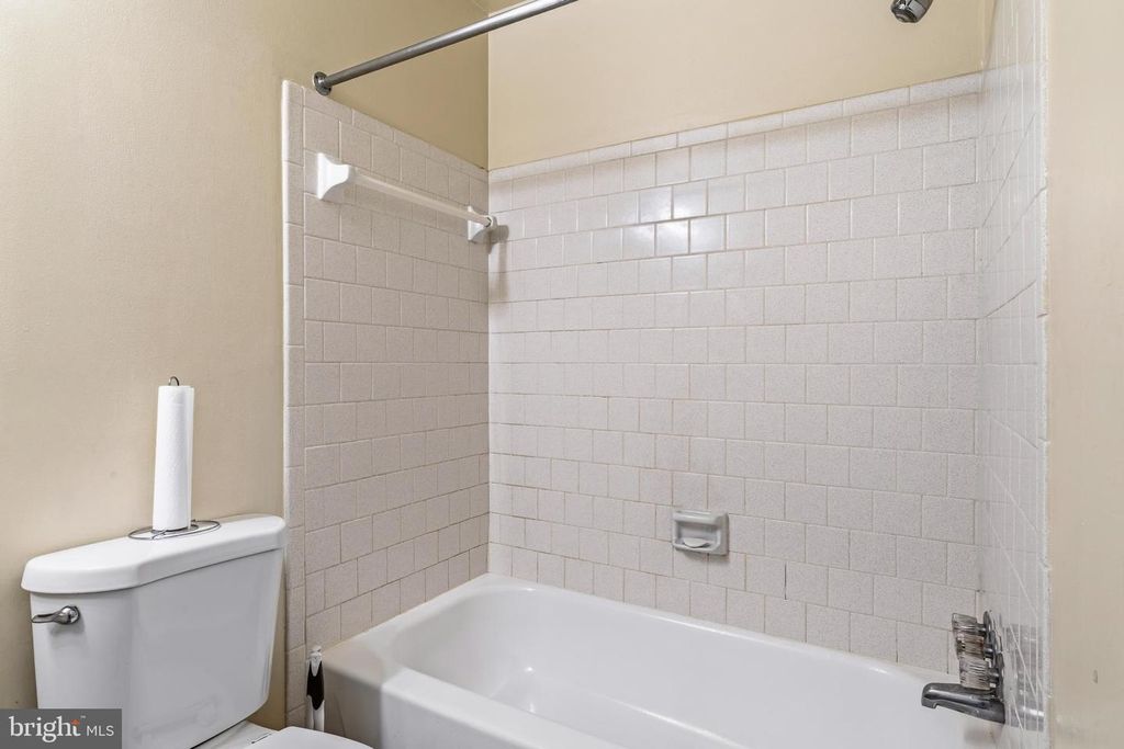Image 18 of property listing at 14947 CHERRYWOOD DR #4I, Laurel, MD 20707
