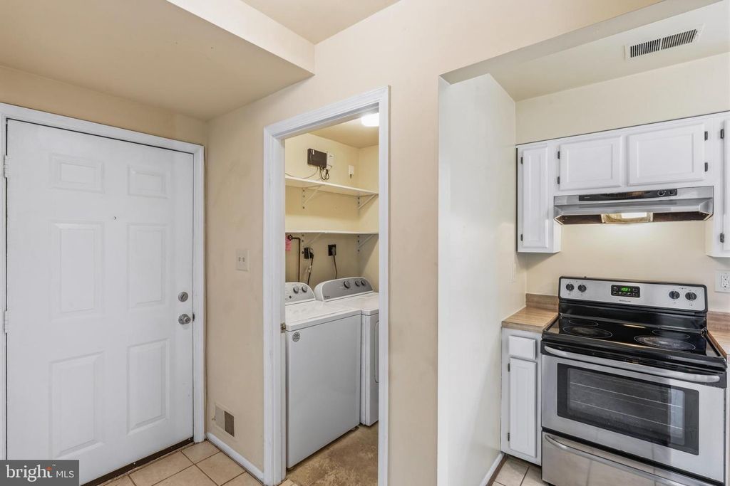 Image 2 of property listing at 14947 CHERRYWOOD DR #4I, Laurel, MD 20707