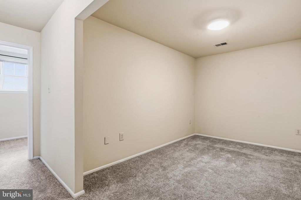 Image 20 of property listing at 14947 CHERRYWOOD DR #4I, Laurel, MD 20707