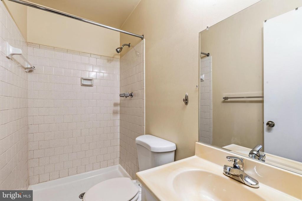 Image 23 of property listing at 14947 CHERRYWOOD DR #4I, Laurel, MD 20707