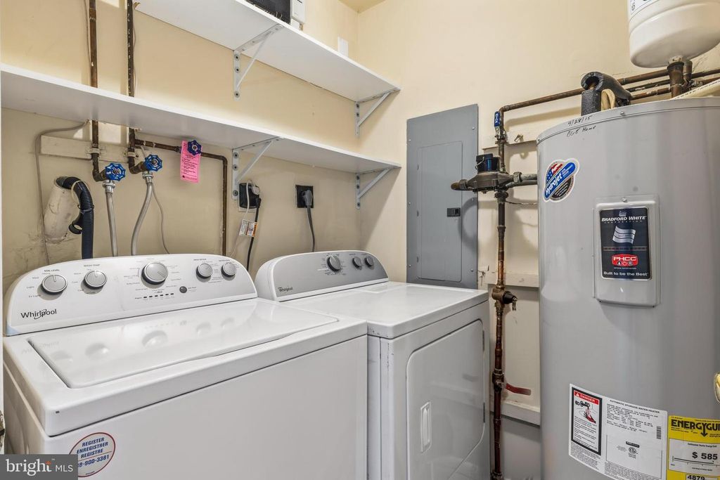 Image 3 of property listing at 14947 CHERRYWOOD DR #4I, Laurel, MD 20707