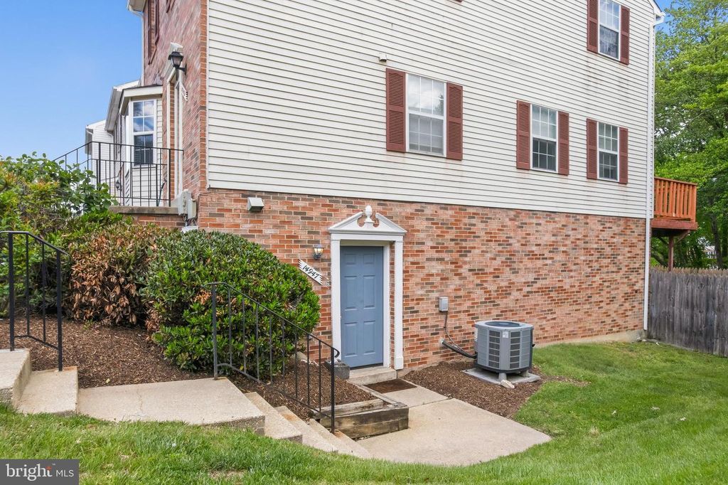 Image 33 of property listing at 14947 CHERRYWOOD DR #4I, Laurel, MD 20707